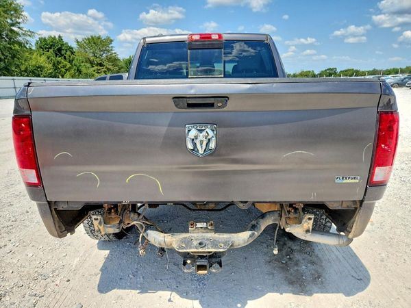 2014 RAM 1500 SLT CREW CAB 4X2