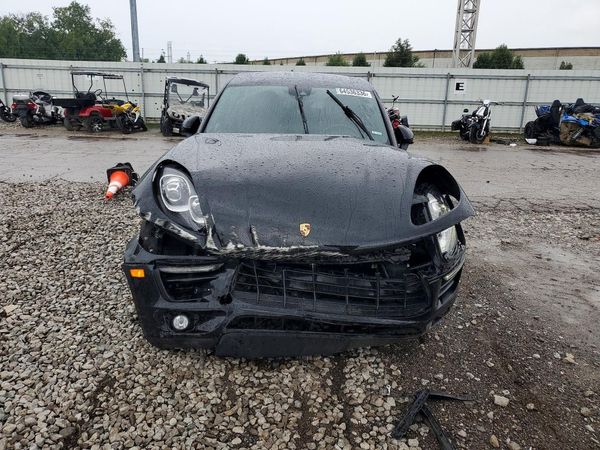 2018 PORSCHE MACAN