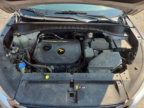 2016 HYUNDAI TUCSON — Engine bay