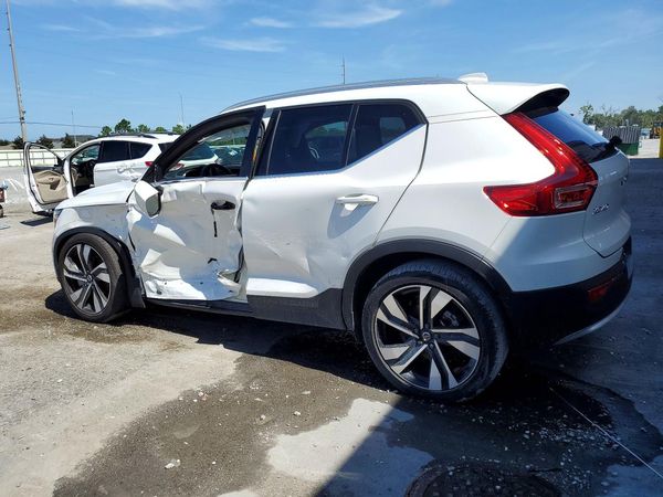 2025 VOLVO XC40 Plus Bright