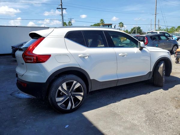2025 VOLVO XC40 Plus Bright