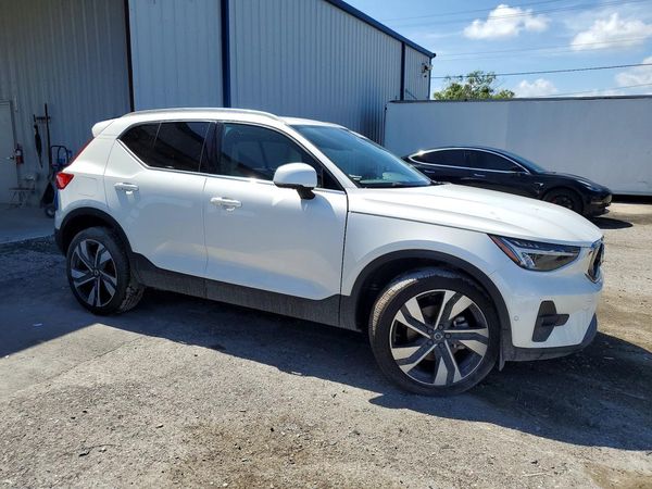 2025 VOLVO XC40 Plus Bright
