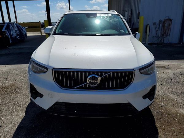 2025 VOLVO XC40 Plus Bright