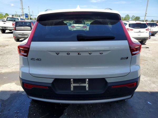 2025 VOLVO XC40 Plus Bright