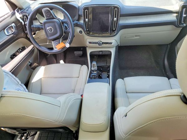 2025 VOLVO XC40 Plus Bright