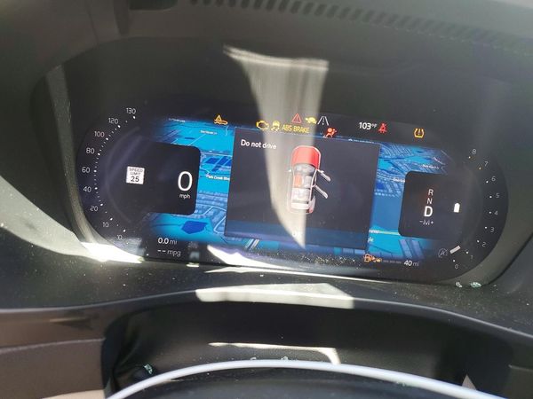 2025 VOLVO XC40 Plus Bright