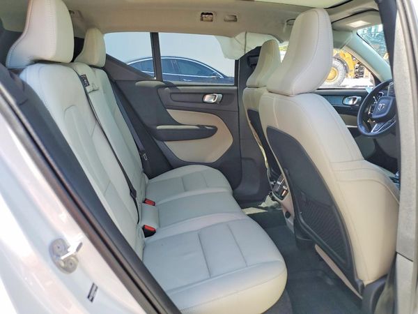 2025 VOLVO XC40 Plus Bright