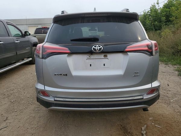 2018 TOYOTA RAV4 SE