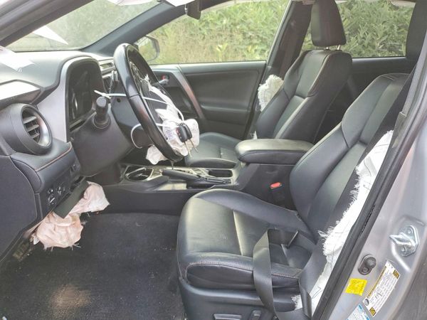 2018 TOYOTA RAV4 SE