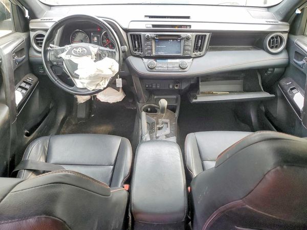 2018 TOYOTA RAV4 SE