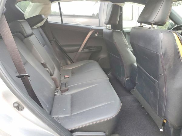 2018 TOYOTA RAV4 SE