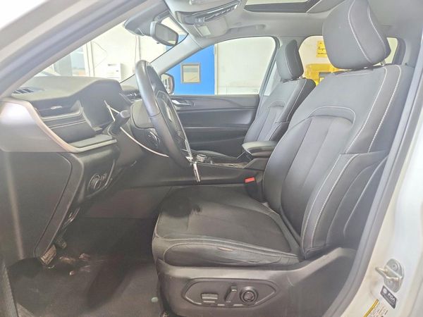 2023 JEEP CHEROKEE Laredo, Altitude — DENT
