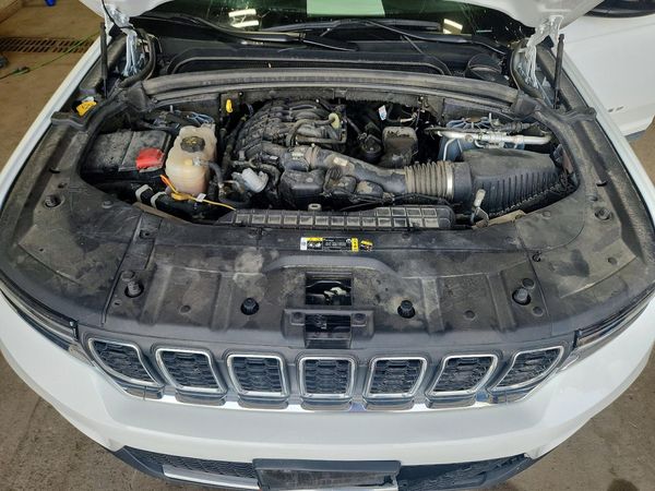 2023 JEEP CHEROKEE Laredo, Altitude — Engine bay