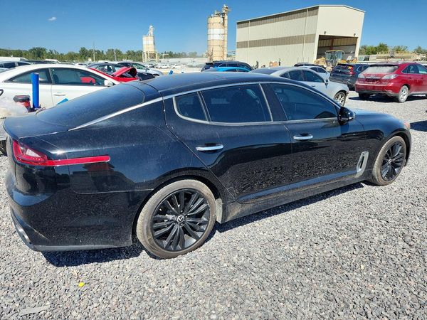 2018 KIA STINGER Premium