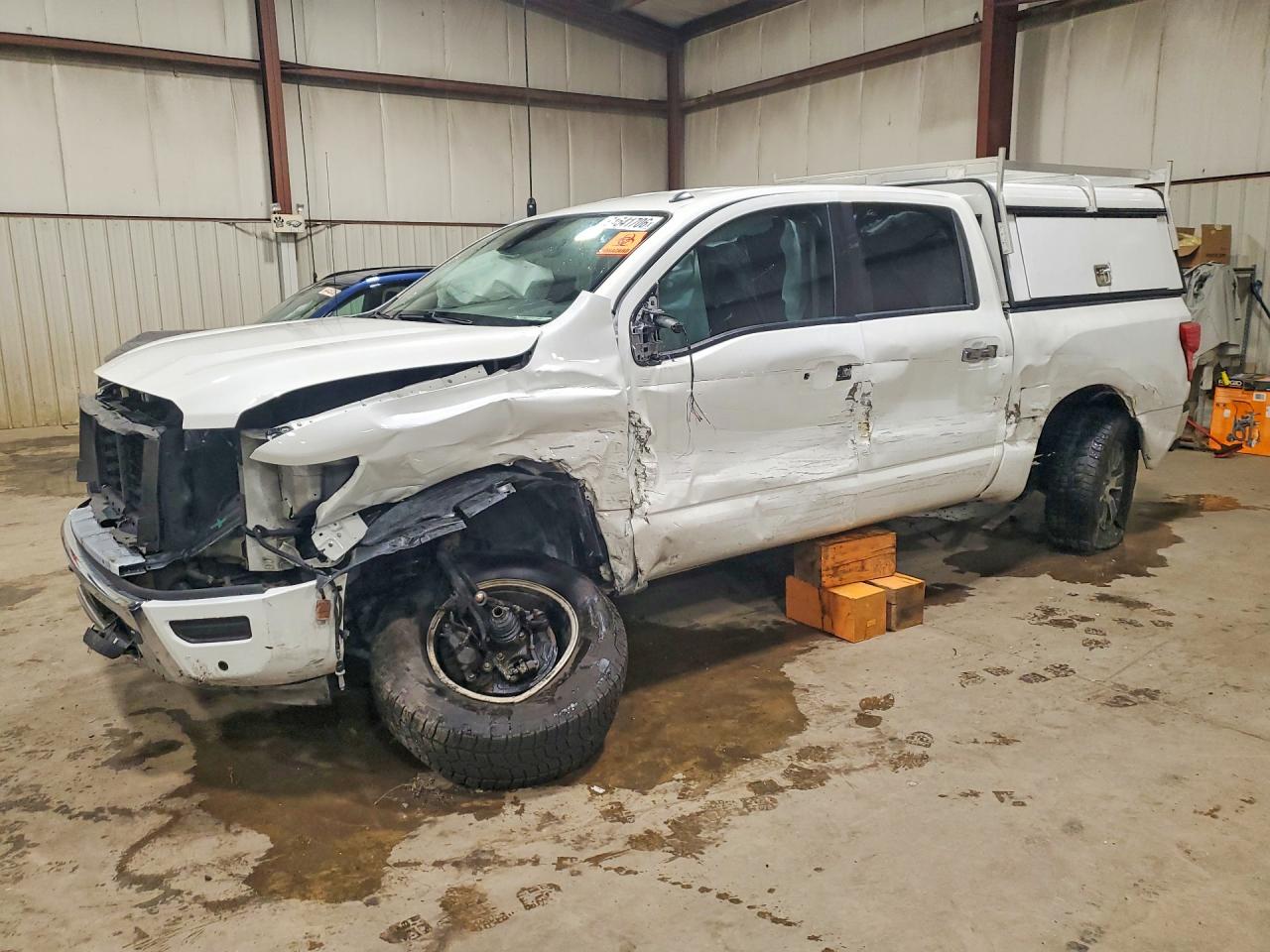 2021 NISSAN TITAN Crew Cab — Front 3/4