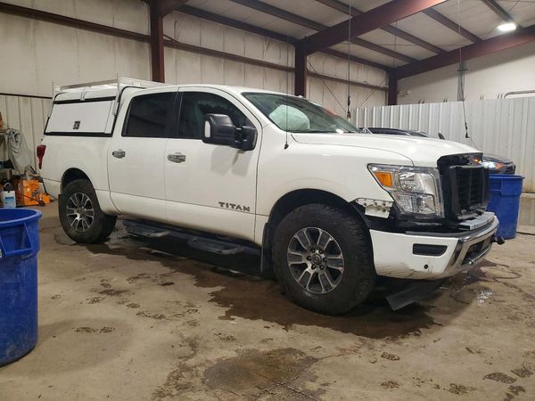 2021 NISSAN TITAN Crew Cab — Passenger 3/4