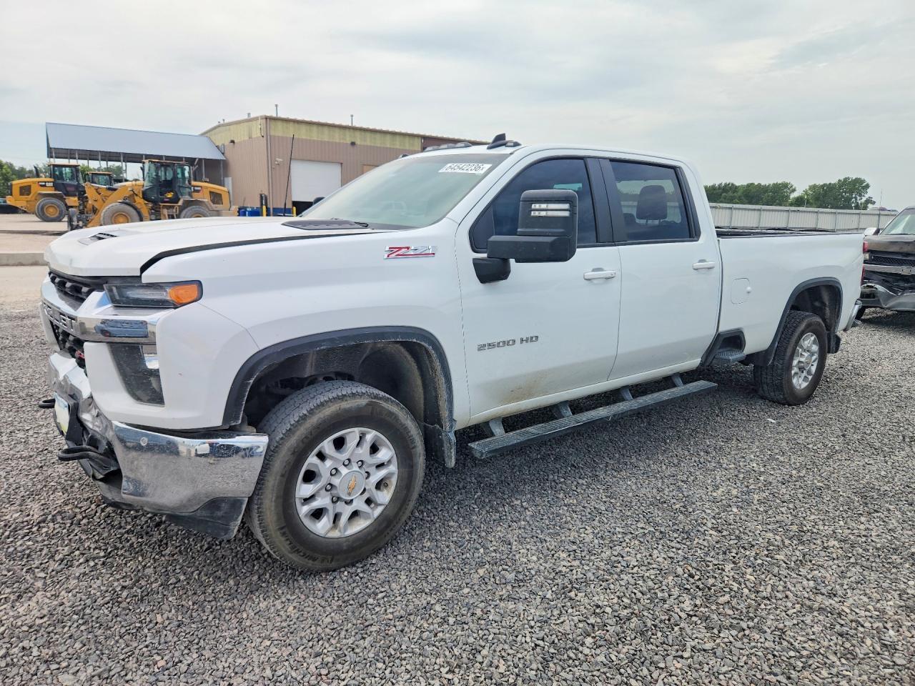 2021 CHEVROLET SILVERADO LT — Front 3/4
