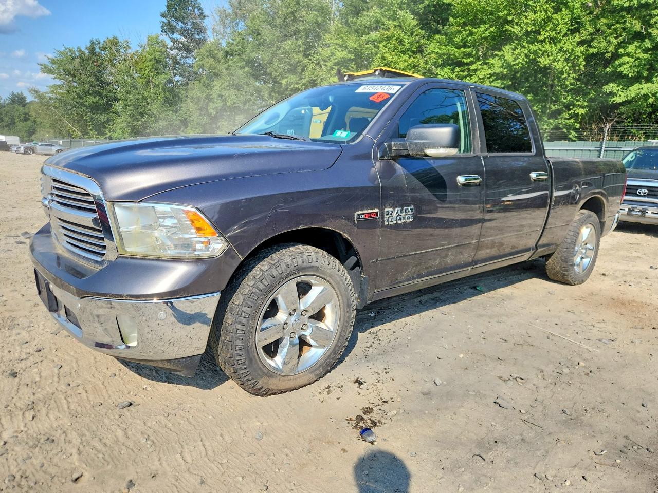 2015 RAM 1500 SLT CREW CAB 4X4
