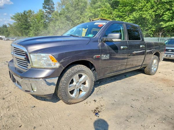 2015 RAM 1500 SLT CREW CAB 4X4