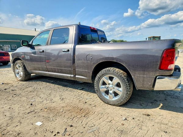 2015 RAM 1500 SLT CREW CAB 4X4
