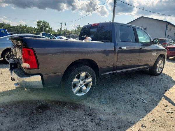 2015 RAM 1500 SLT CREW CAB 4X4