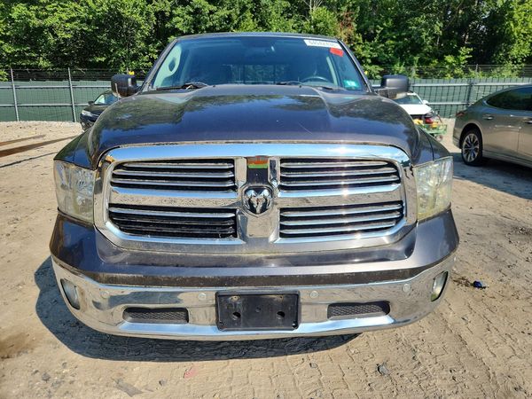 2015 RAM 1500 SLT CREW CAB 4X4