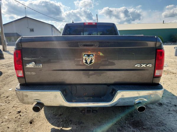 2015 RAM 1500 SLT CREW CAB 4X4