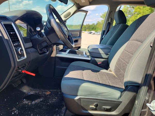 2015 RAM 1500 SLT CREW CAB 4X4