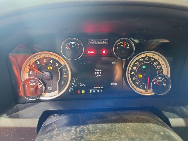 2015 RAM 1500 SLT CREW CAB 4X4