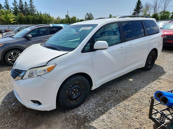 2014 TOYOTA SIENNA