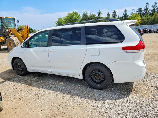 2014 TOYOTA SIENNA