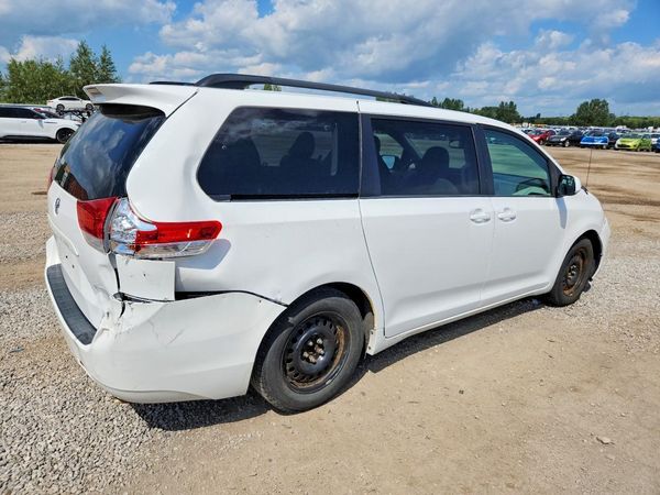 2014 TOYOTA SIENNA