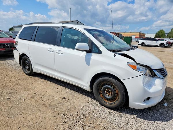 2014 TOYOTA SIENNA