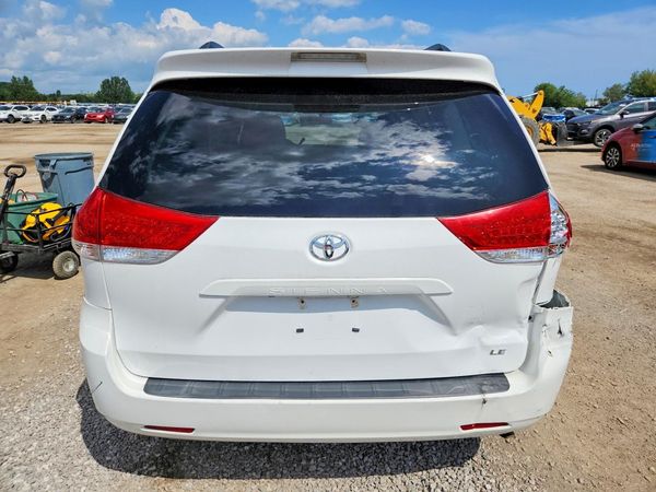 2014 TOYOTA SIENNA
