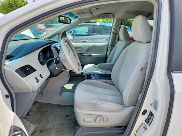 2014 TOYOTA SIENNA