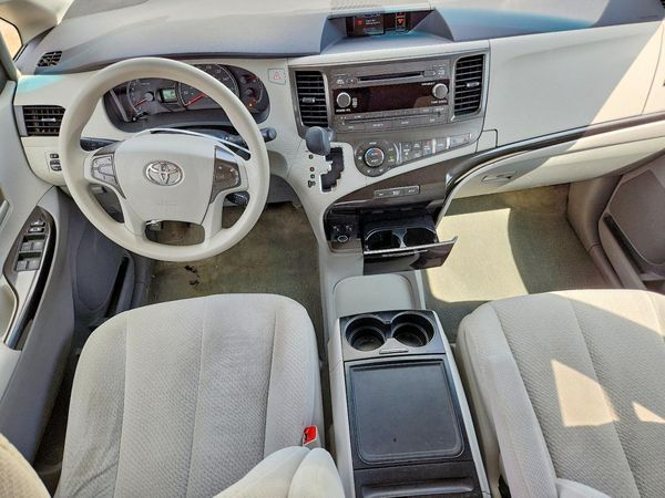 2014 TOYOTA SIENNA