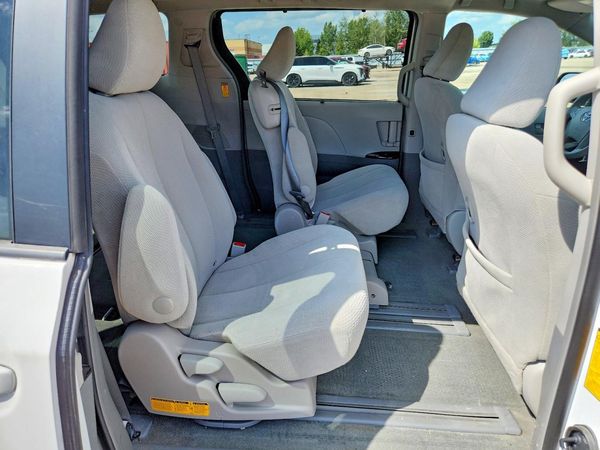 2014 TOYOTA SIENNA