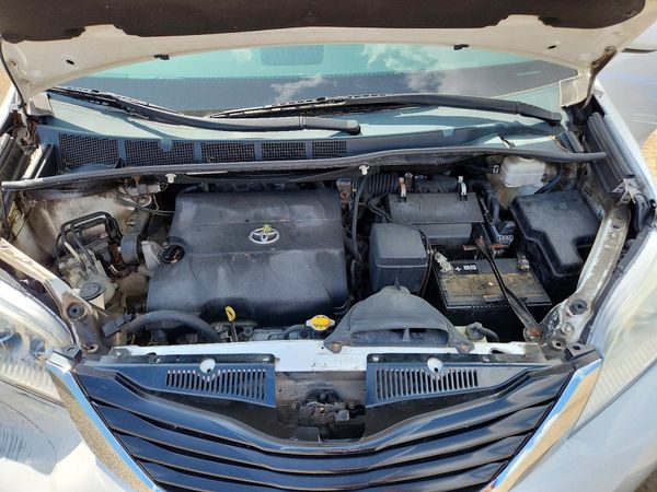 2014 TOYOTA SIENNA