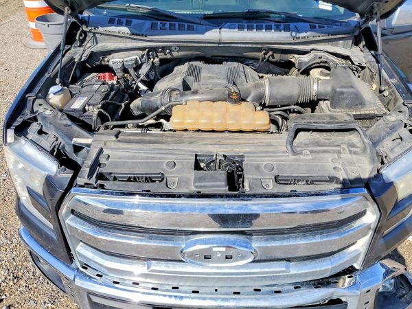 2017 FORD F150 SuperCrew — Engine bay