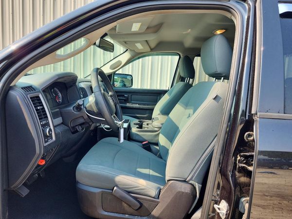 2017 RAM 1500 ST QUAD CAB 4X4