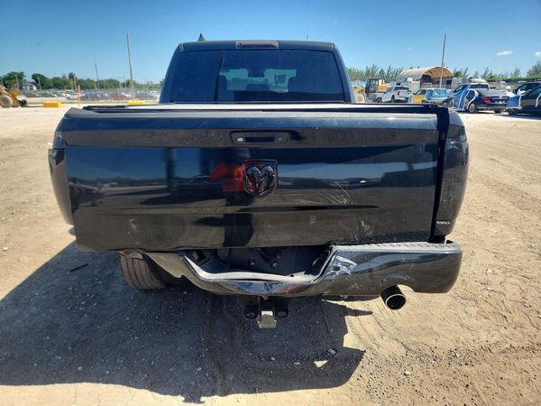 2017 RAM 1500 ST CREW CAB 4X2