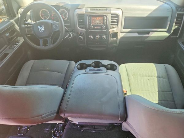 2017 RAM 1500 ST CREW CAB 4X2