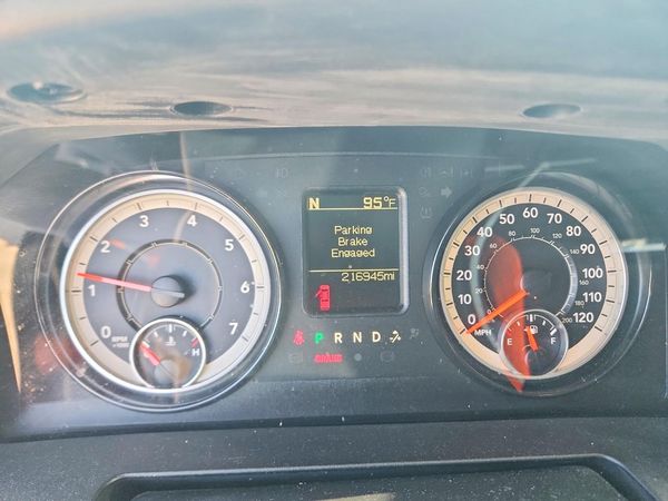 2017 RAM 1500 ST CREW CAB 4X2