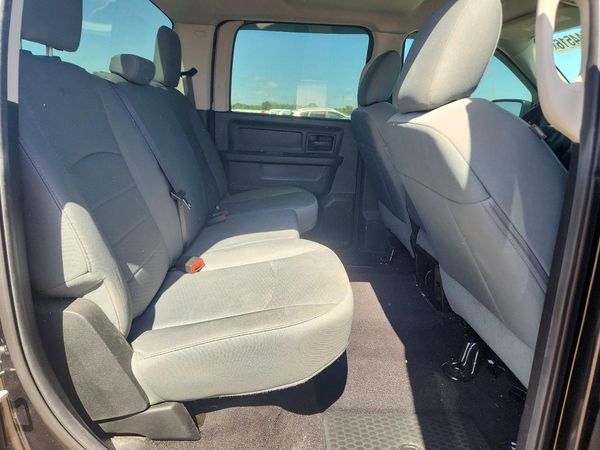 2017 RAM 1500 ST CREW CAB 4X2