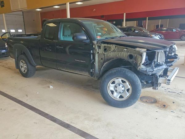 2015 TOYOTA TACOMA Delux Grade