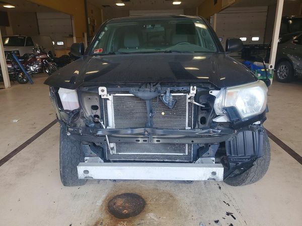 2015 TOYOTA TACOMA Delux Grade
