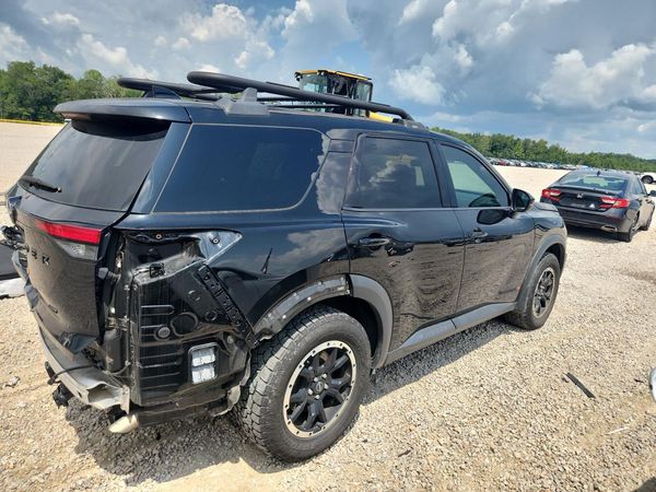 2024 NISSAN PATHFINDER SV