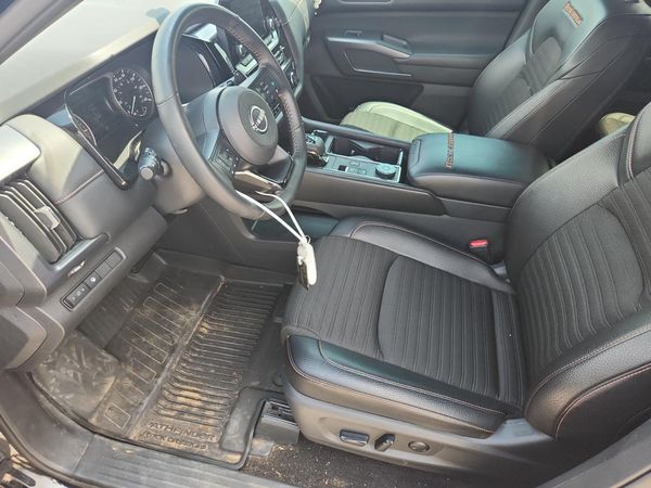 2024 NISSAN PATHFINDER SV