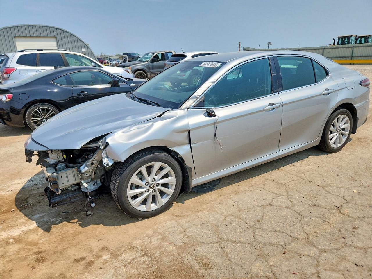 2022 TOYOTA CAMRY LE — Front 3/4