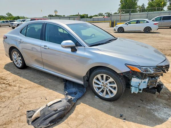 2022 TOYOTA CAMRY LE — Passenger 3/4